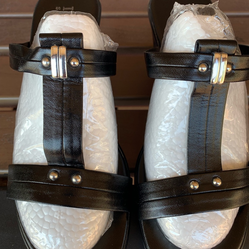 Italian Shoemakers Made In Italy Black Wedge Sandals Size 7 1/2 M Silver Accents - Picture 4 of 11